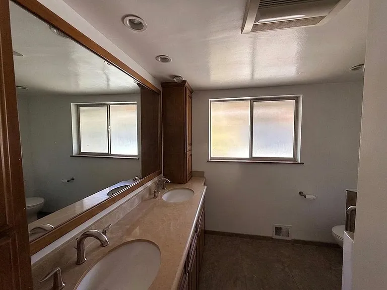 2120 Highland Oaks Dr — Photo 9