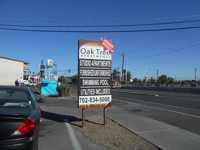 Oak Tree Apartments — Photo 16