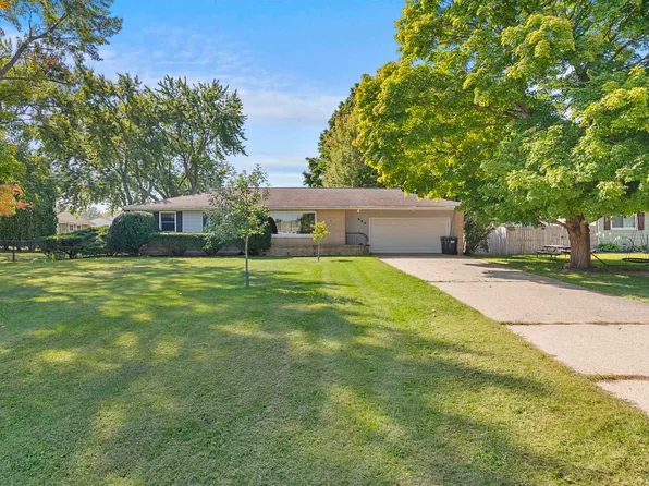 864 E Holiday Dr, Beloit, WI 53511