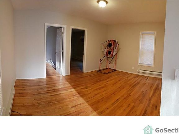 2nd image of 29 Tompkins Ct #1