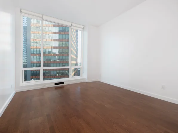 27-17 42nd Road image 4 of 6