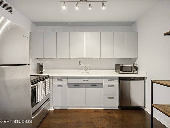 5th image of 900 N Lake Shore Dr APT 806