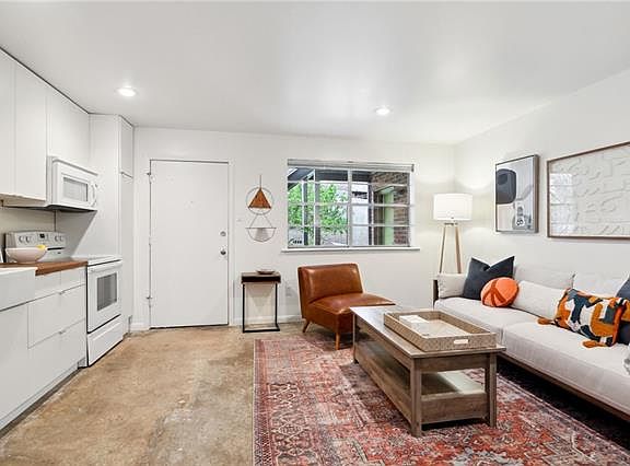 4th image of 3135 Dauphine St APT B8