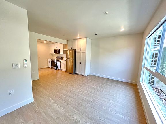 5th image of 4661 Florida St #104