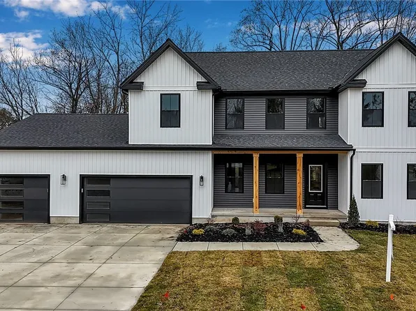 4 Laurel Ln, Williamsville, NY 14221