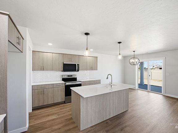 4th image of 7326 W Trumbull Ct