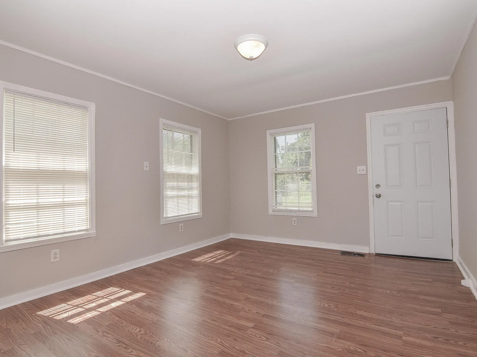 2 bed, 2.0 bath, 1025 sqft, $1,400 — Photo 2