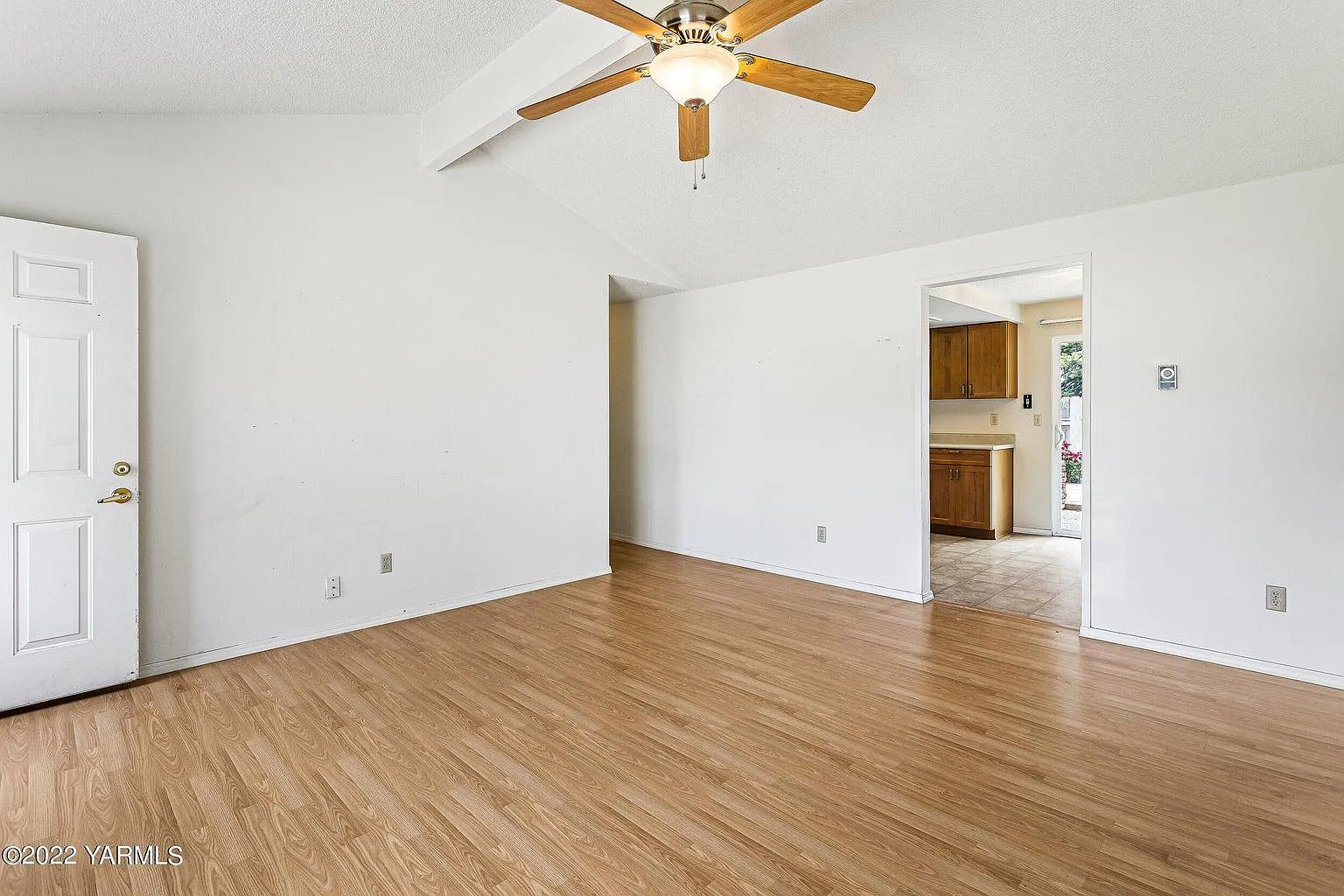 3 bed, 1252 sqft, $2,000 — Photo 4