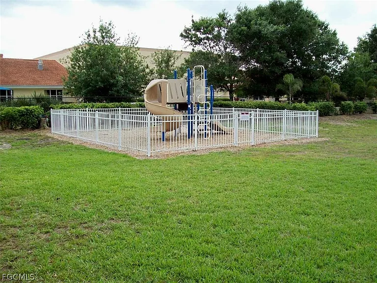 6330 Aragon Way #108 — Photo 9