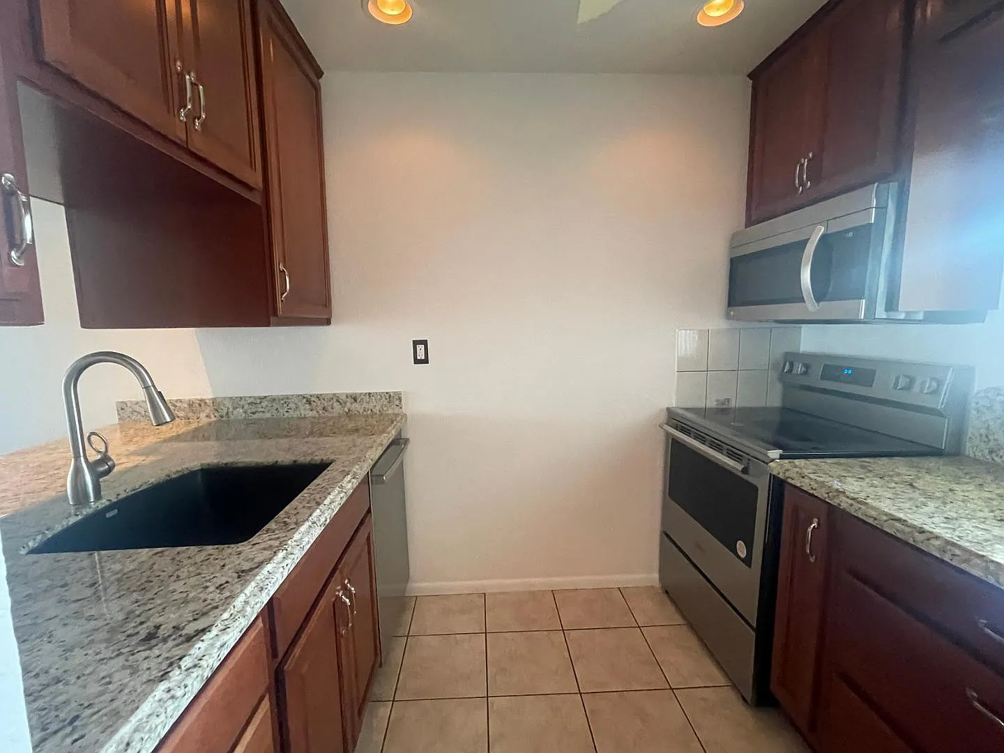 2 bed, 2.0 bath, 1002 sqft, $1,700 — Photo 4