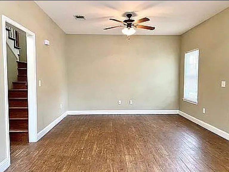 1100 Berry Rd — Photo 3