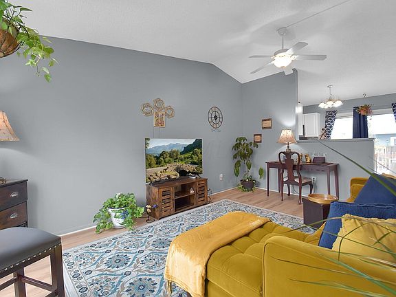 4th image of 855 Pine Way Dr