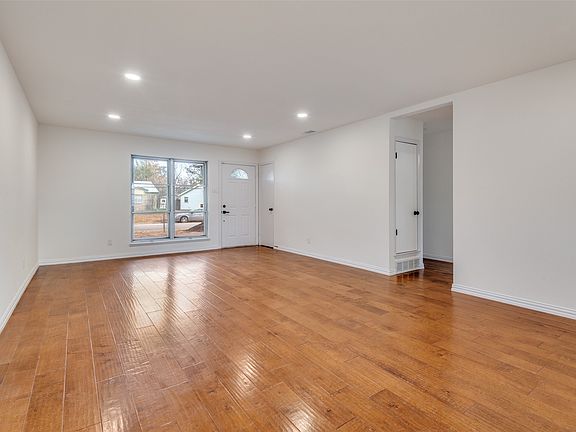 4th image of 1806 Cunningham St