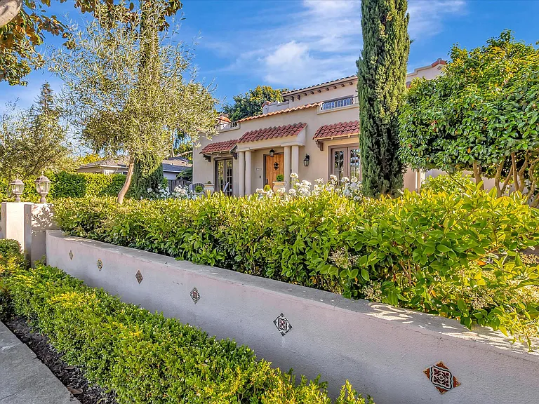1568 Mariposa Ave — Photo 68