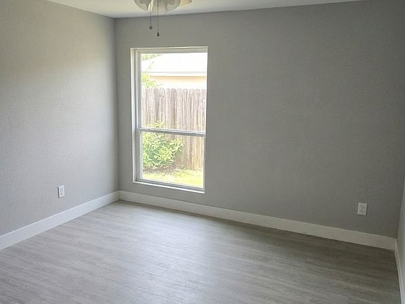 5th image of 6848 S Creek Dr