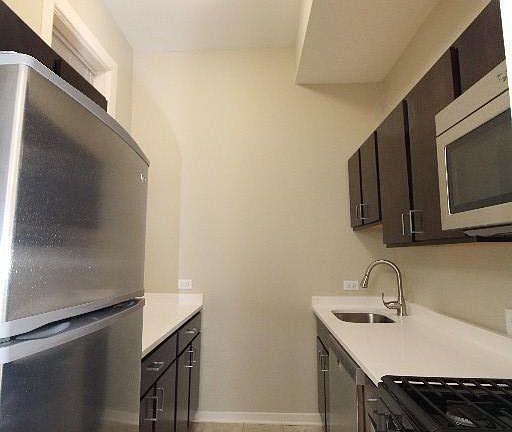 3rd image of 418 W Belden Ave APT 2W