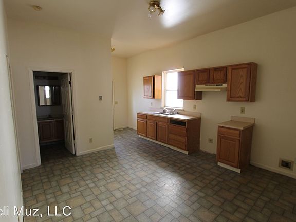 4th image of 1427 Culver Dr #A
