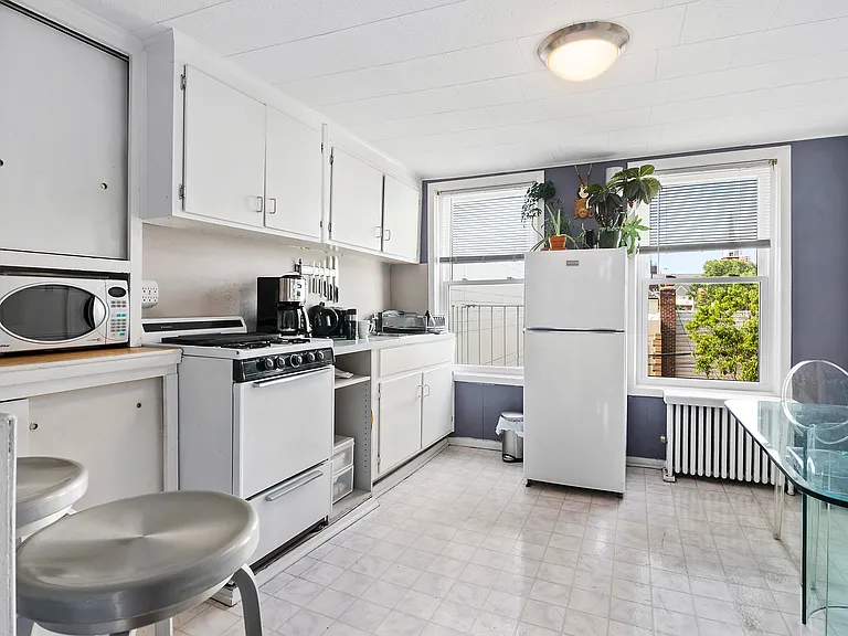 10-16 47th Ave #3 — Photo 2