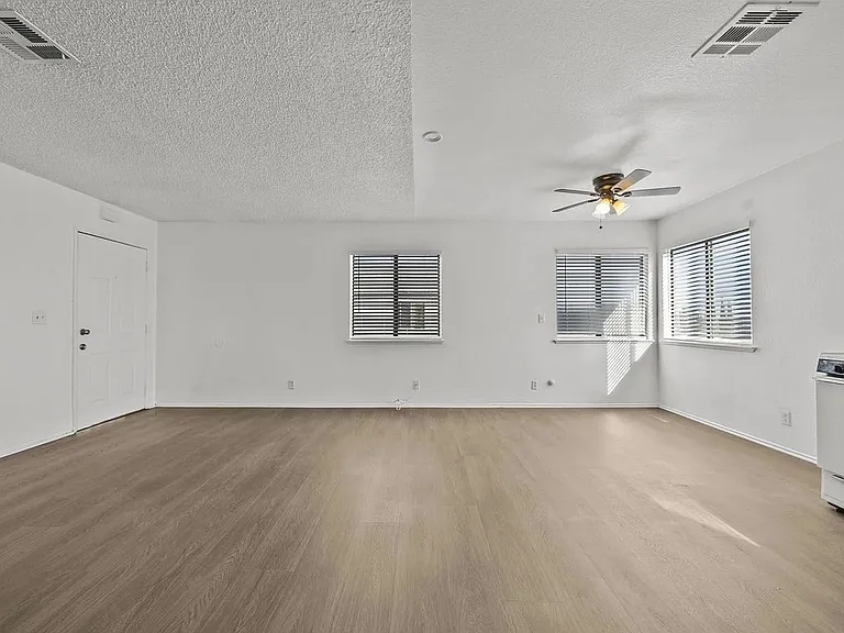38501 Larkin Ave #4 — Photo 10