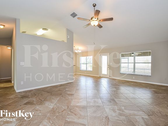 3rd image of 915 NE 36th Terrace Cpe