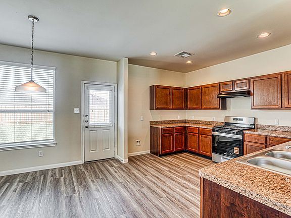 5th image of 16 Leisure Shore Ct