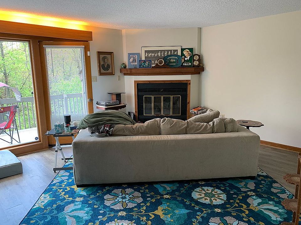 1st image of 33 Willowbrook Dr
