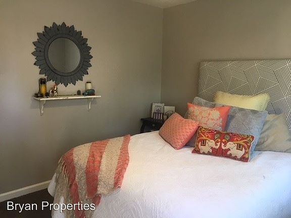 5th image of 3220 W St APT 4