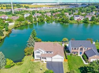 679 Manhattan Cir, Oswego, IL 60543