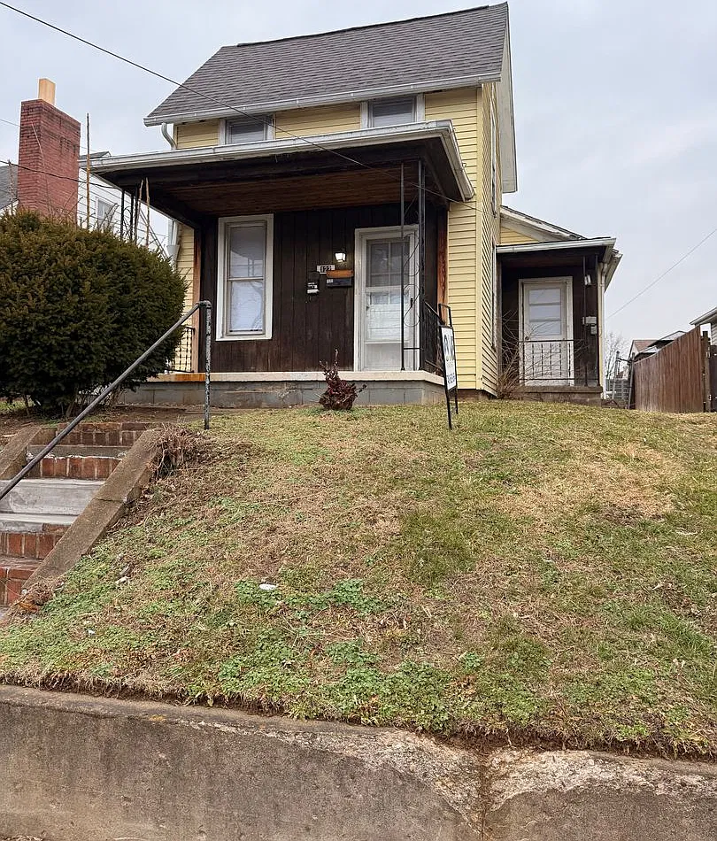 122 Hayward Ave — Photo 1