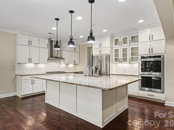 12609 Burr Oak Ln, Charlotte, NC 28278