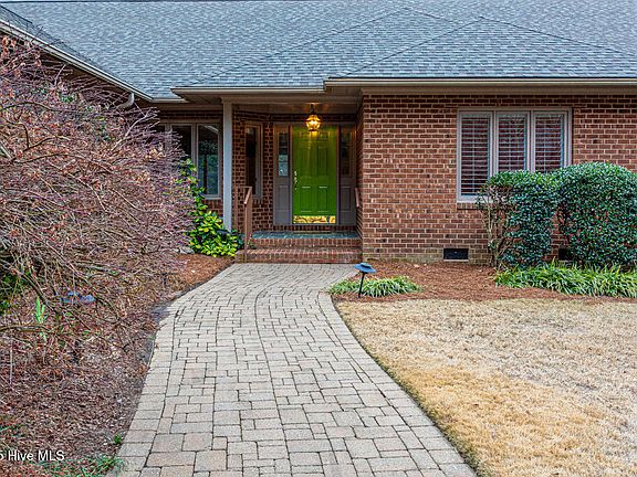 4th image of 46 Pinebrook Drive
