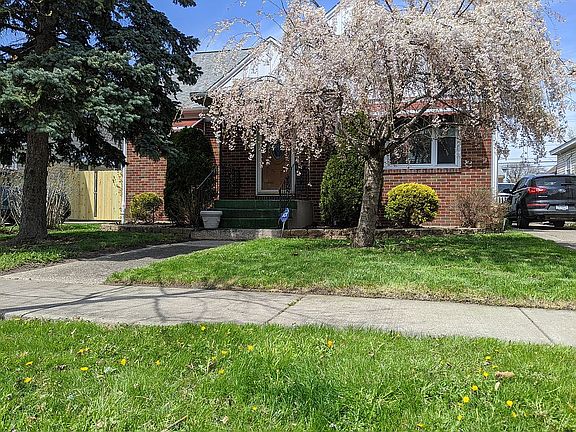 2nd image of 205 W Hazeltine Ave