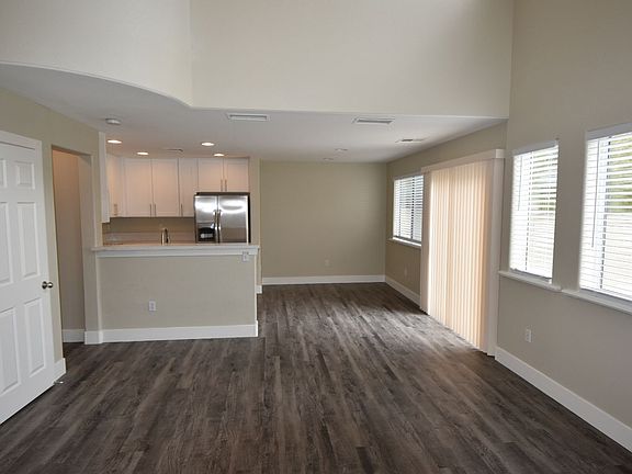 3rd image of 10460 Mihela Ave