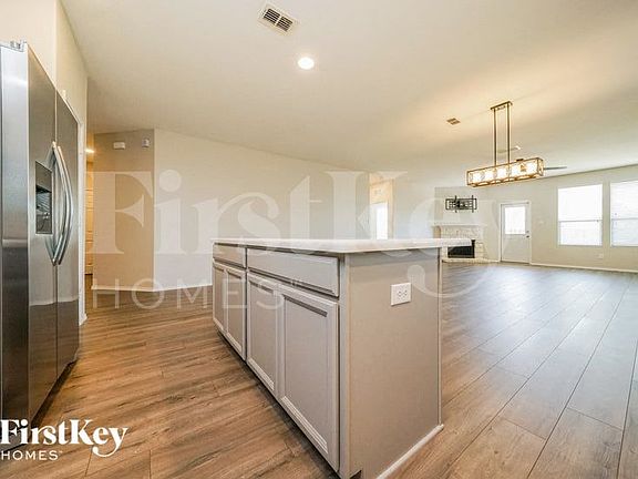 5th image of 713 Jonius Creek Dr