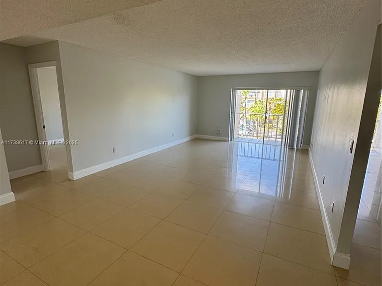 7745 SW 86th St — Photo 2