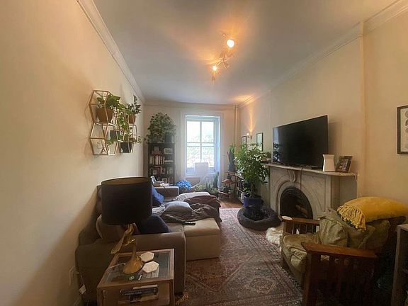 3rd image of 102 Pierrepont St APT 4