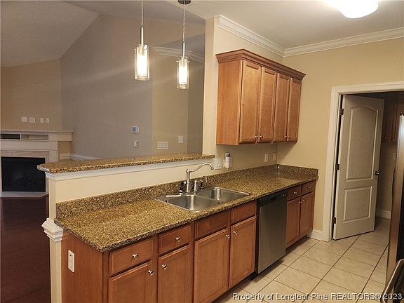 4th image of 212-203 Fountainhead St