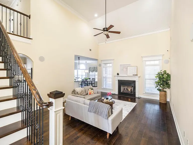 201 Running Creek Dr — Photo 2