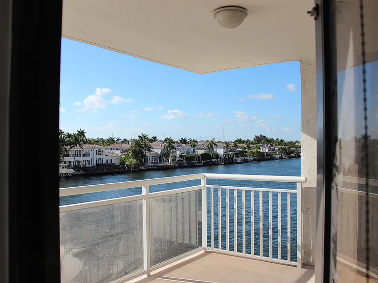 1600 S Ocean Dr #4A — Photo 13