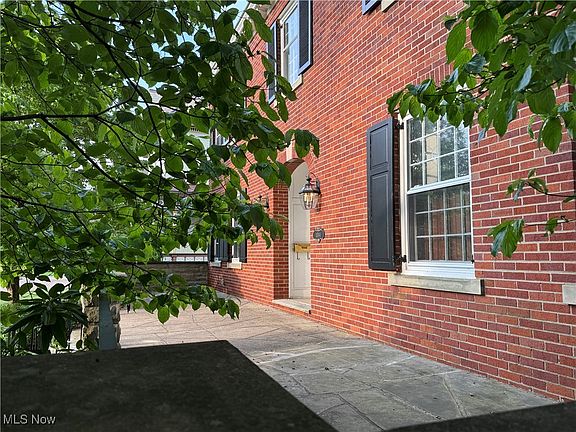 2nd image of 1014 Juliana St