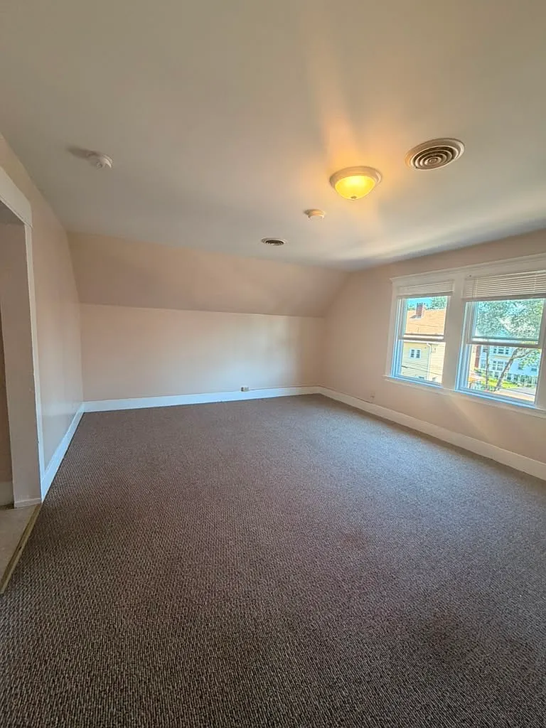 3 bed, 900 sqft, $1,425 — Photo 3
