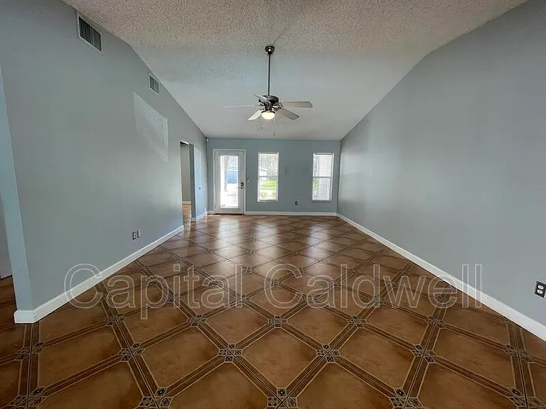 12813 Starling Dr — Photo 8