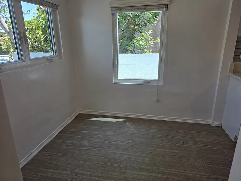 153 S Swall Dr — Photo 15