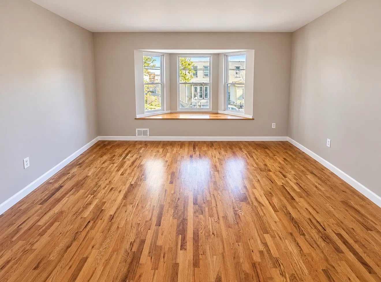 3 bed, 1200 sqft, $2,800 — Photo 2
