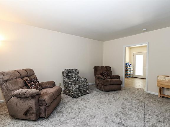 4th image of 2983 Montezuma Dr