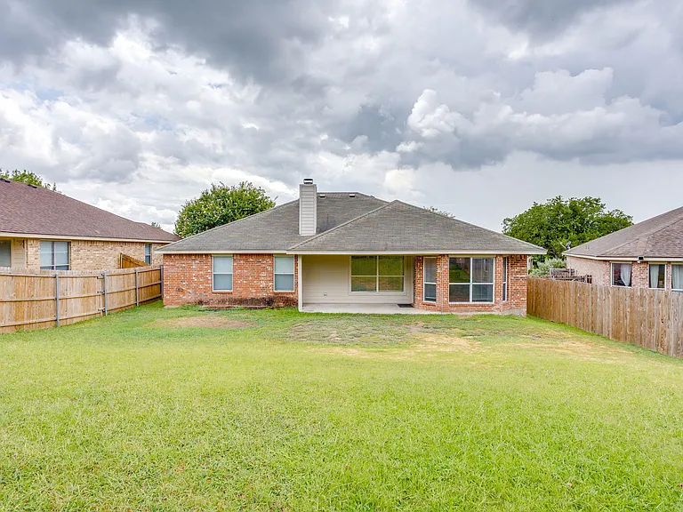 213 Carriage Dr — Photo 10