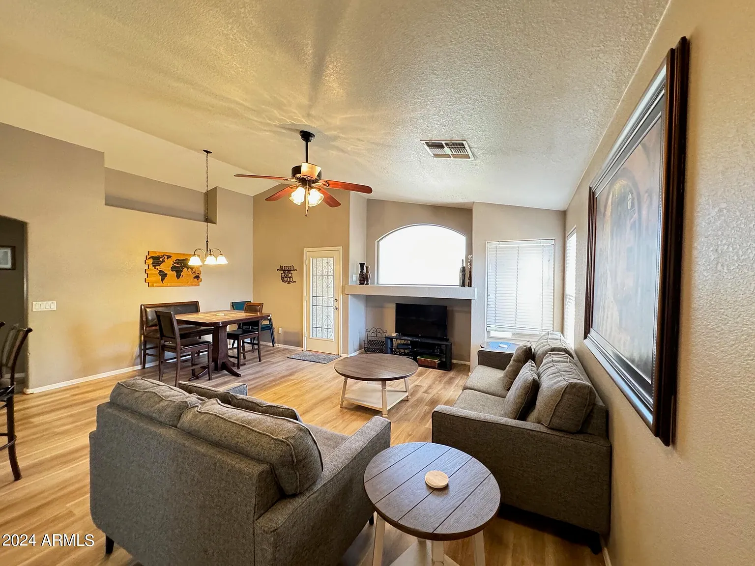 3 bed, 2.0 bath, 1252 sqft, $2,295 — Photo 3