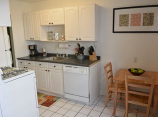 16 Canterbury Rd APT 1B, Great Neck, NY 11021