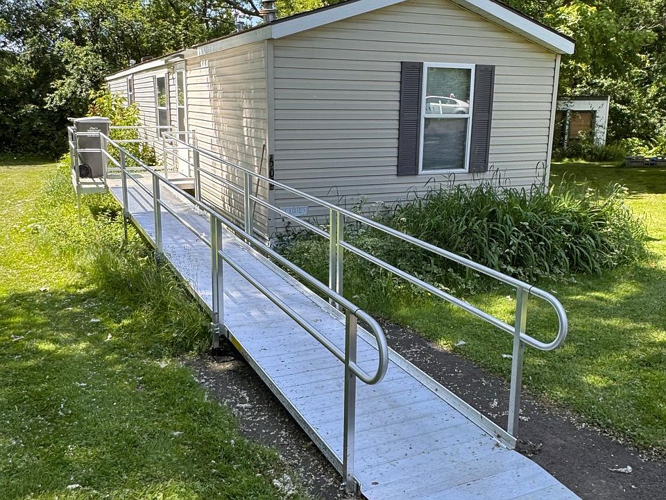 1st image of 502 3rd St NE