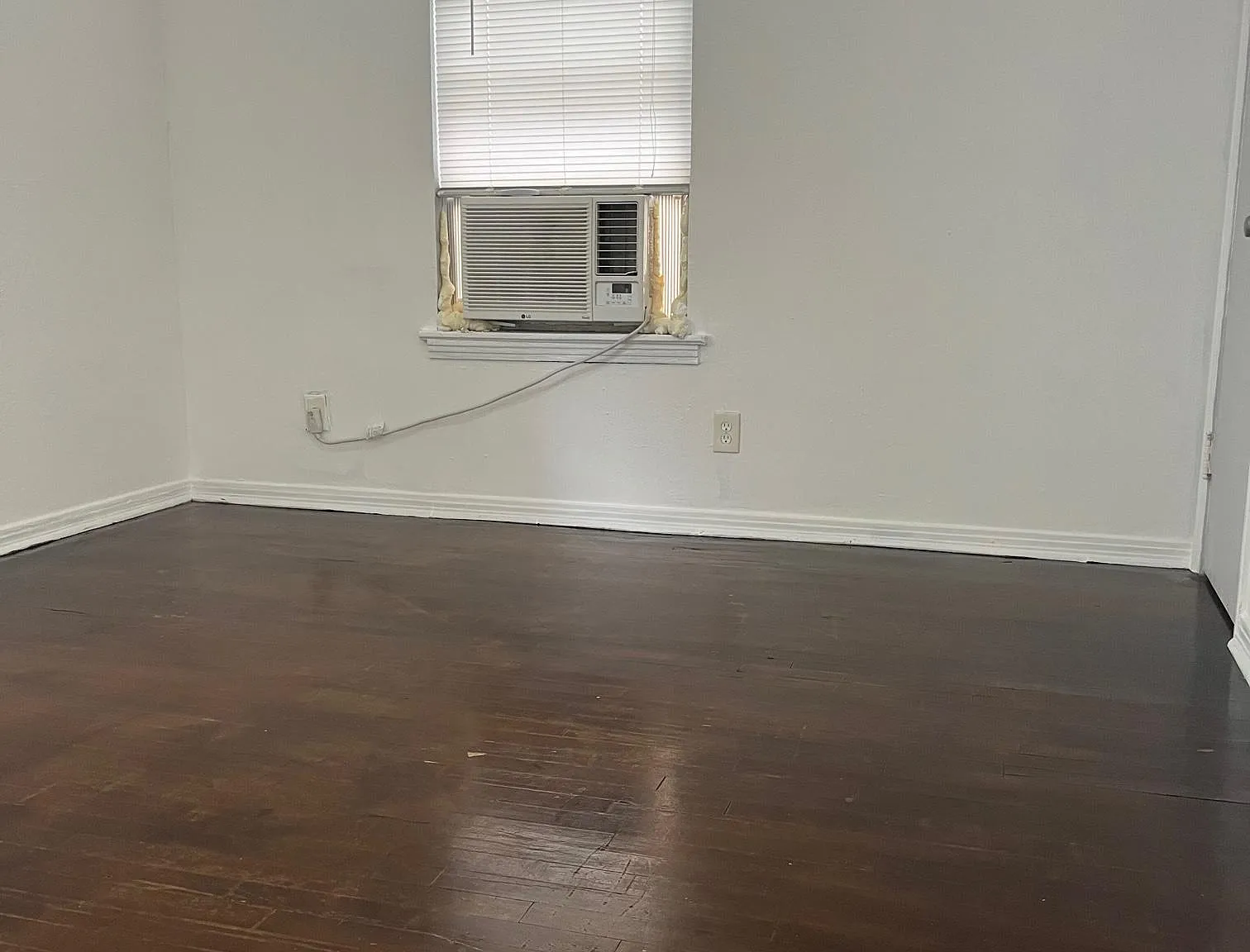 1202 La Rue St — Photo 3